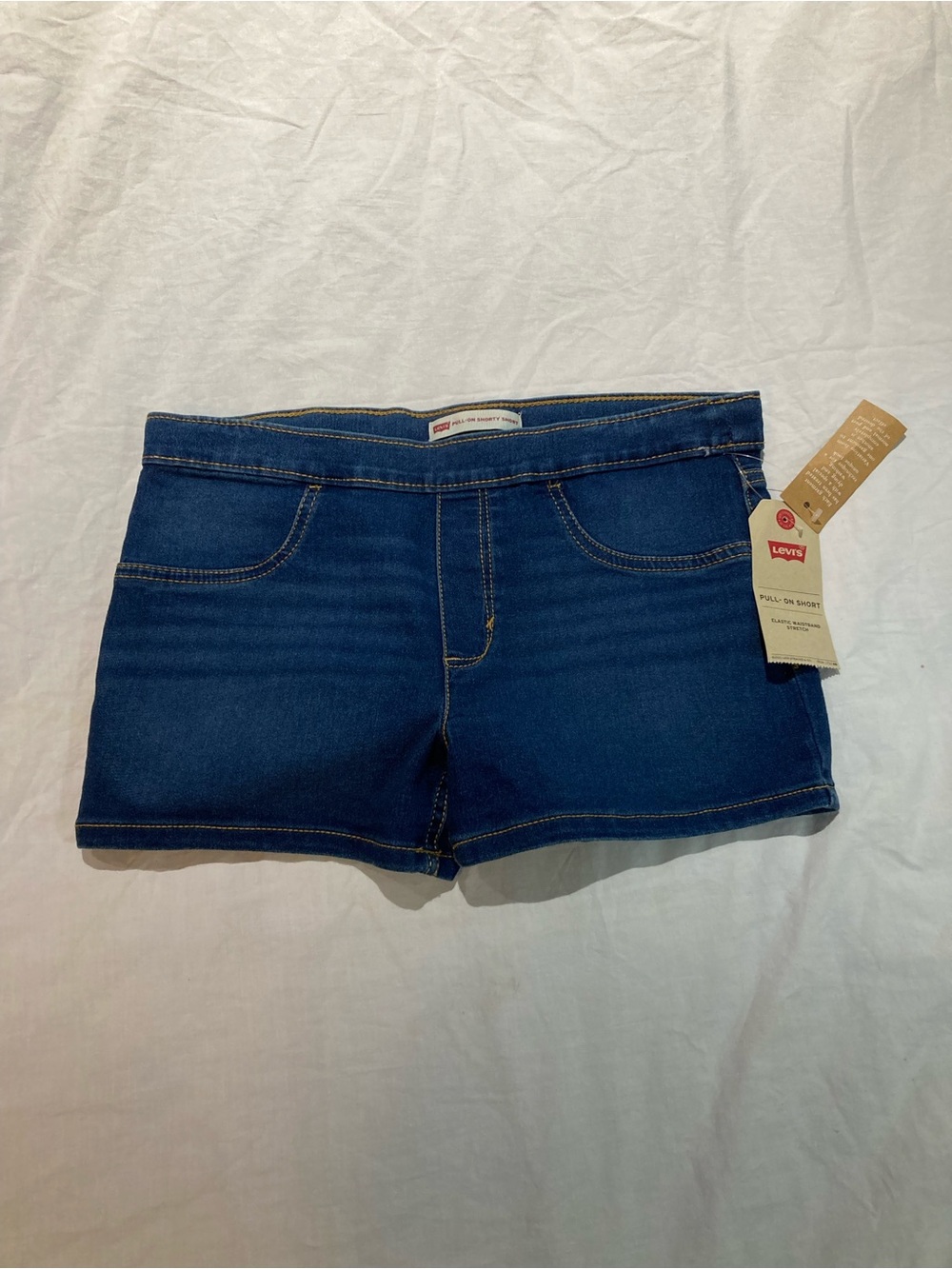 Levi’s Shorty Short, Women’s size small, NWT!